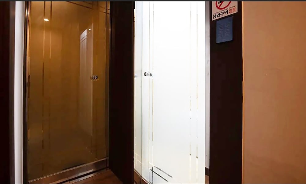 Premium Double Room - Photo 8