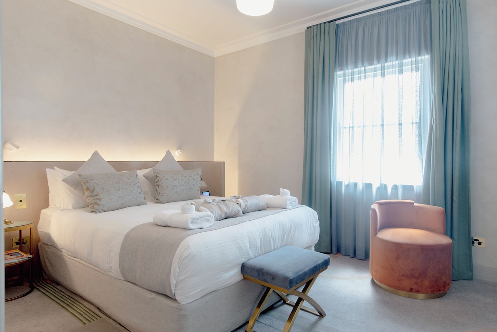 Superior Room, 1 Queen Bed photo 2