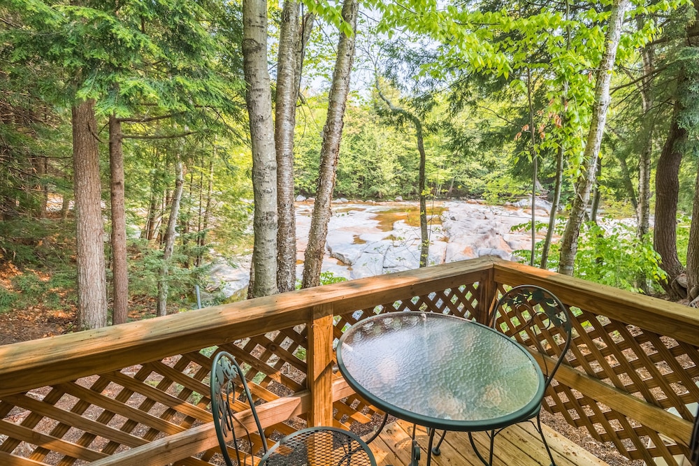 Deluxe Studio Suite, 2 Queen Beds, Kitchenette, River View photo 3
