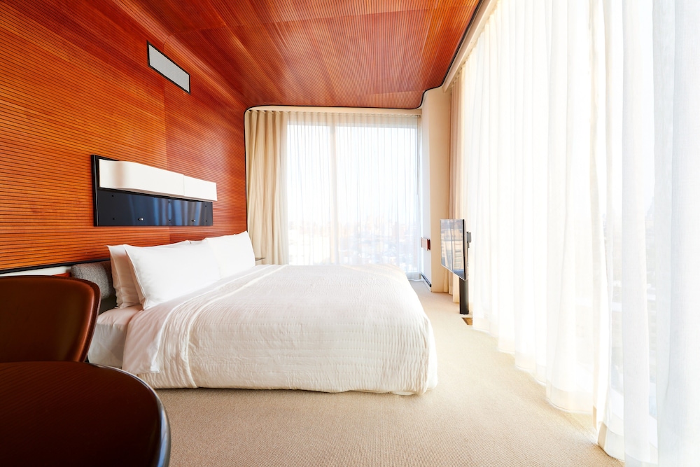 Room, 1 King Bed, Corner (Liberty with Shower)