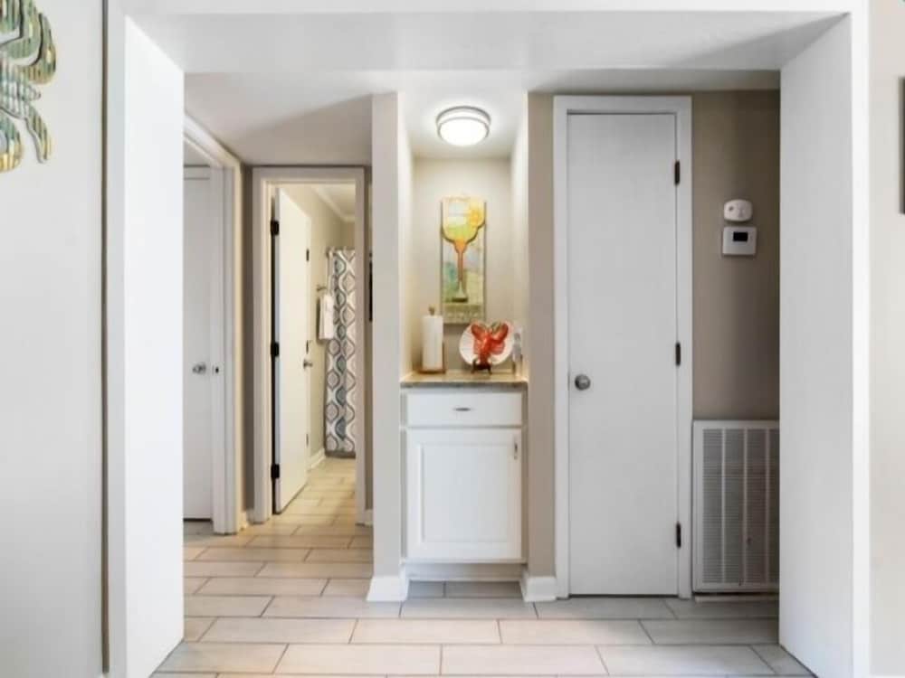 Condo, 2 Bedrooms