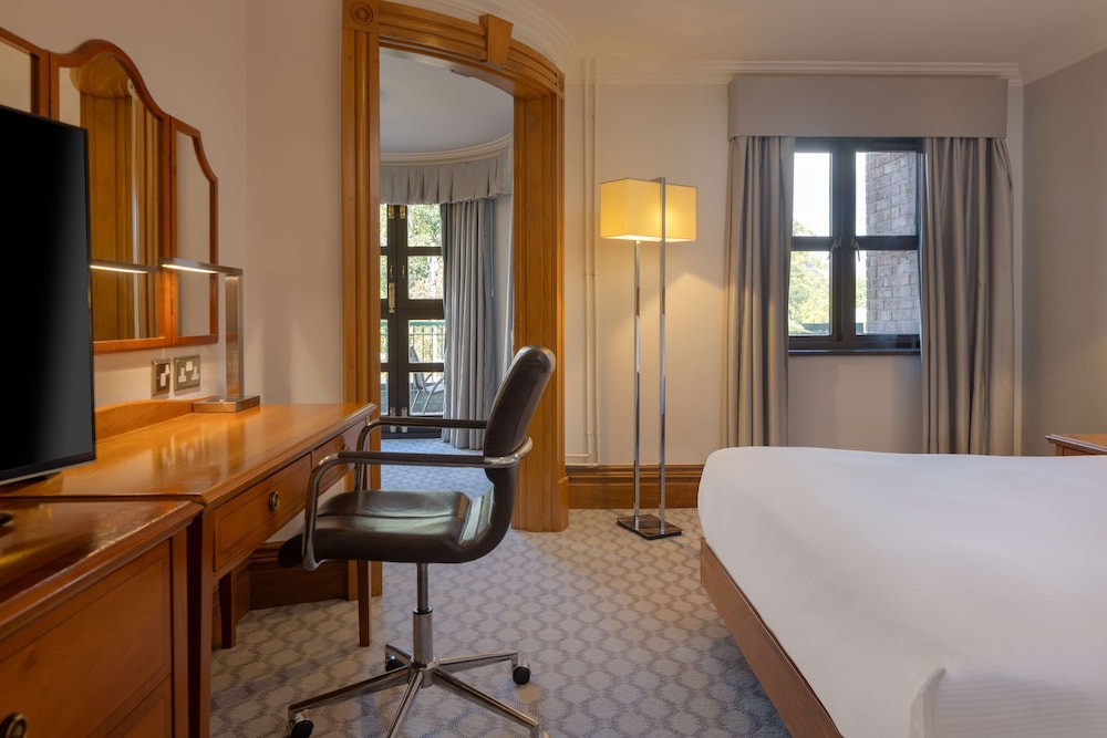 Queen Balcony Room - Photo 2