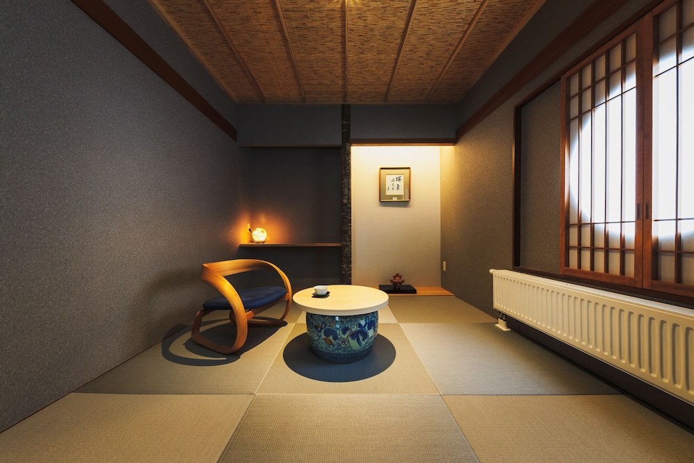 Corner Japanese Modern photo 3