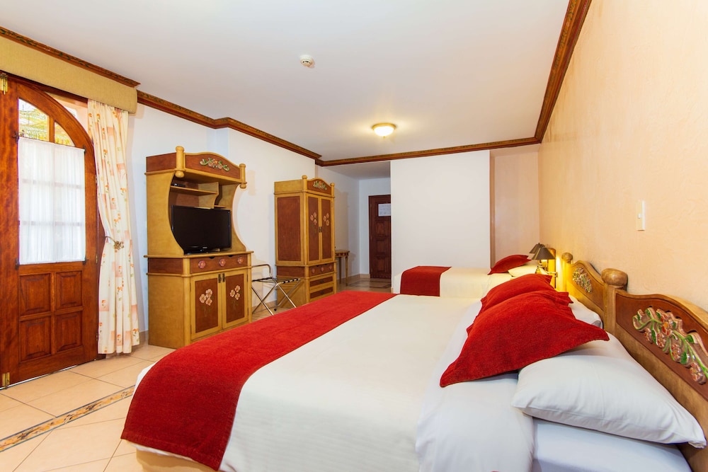 Family Room, Multiple Beds, Non Smoking photo 3