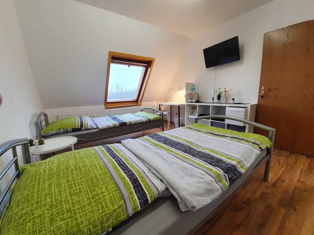 Economy Twin Room photo 1
