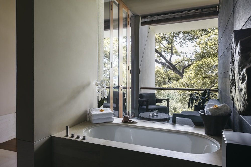 Premier Garden King Room