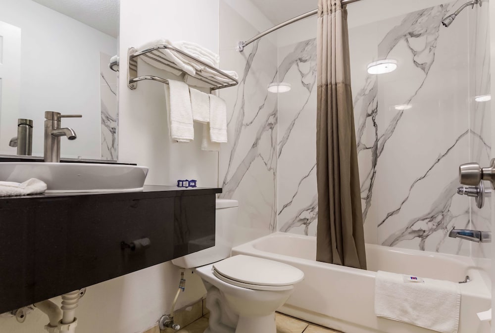 Standard Room, 2 Double Beds, Non Smoking, Refrigerator & Microwave photo 3