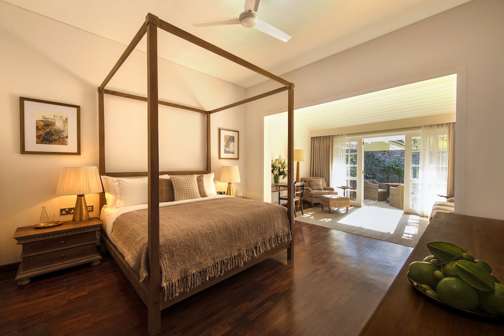 Deluxe Room, 1 King Bed photo 1