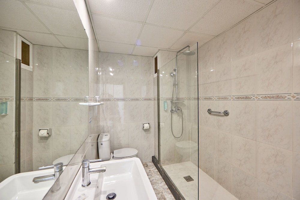 Standard Double Room - Photo 9