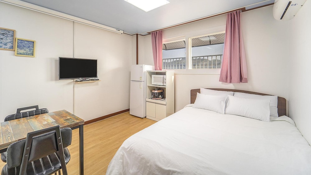 Basic Room, 1 Bedroom (salangbang)