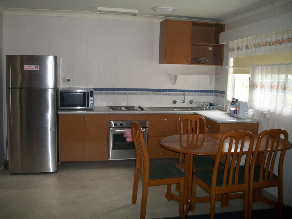 Family Apartment, 1 Bedroom, Partial Lake View photo 3
