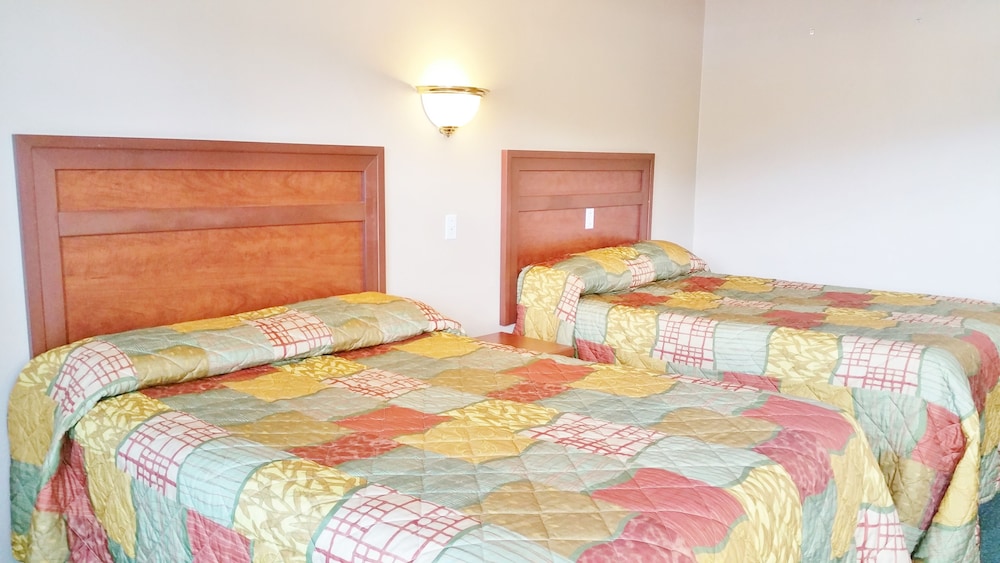 Family Room, 2 Queen Beds, Kitchenette - Photo 2