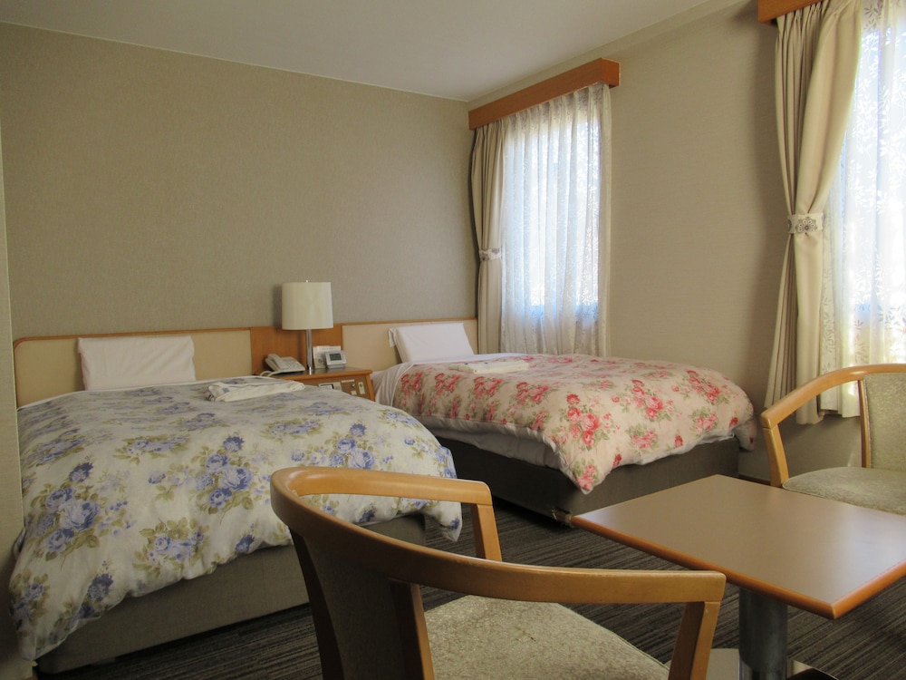 Twin Room, Smoking photo 1