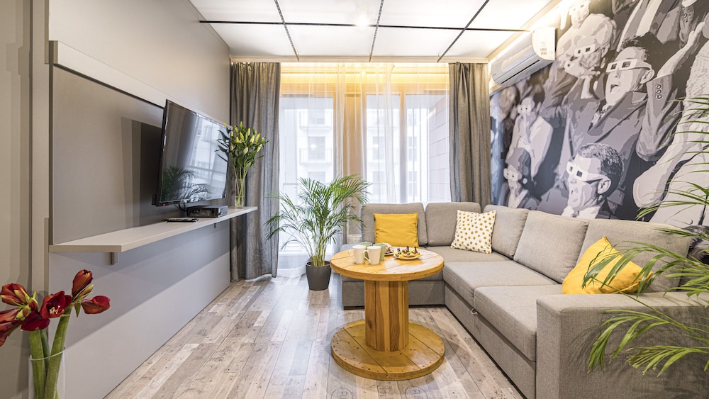 Apartment (Hollywood)