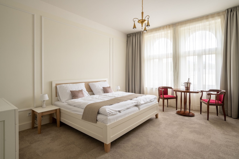 Superior Double Room (#4 - King) photo 3