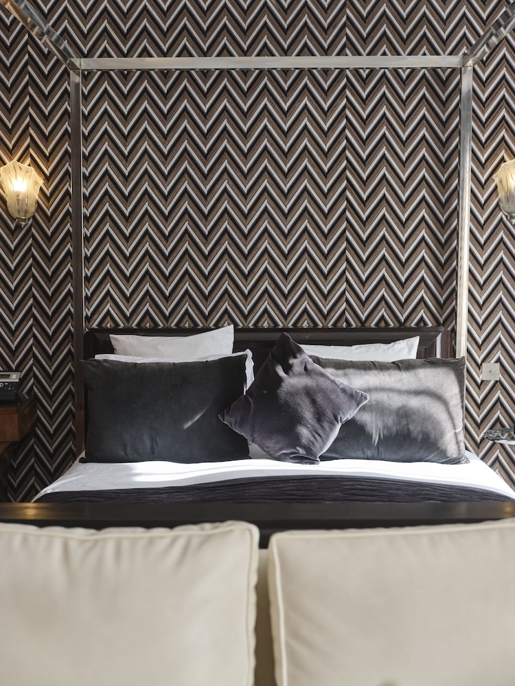 Executive Room - Photo 2