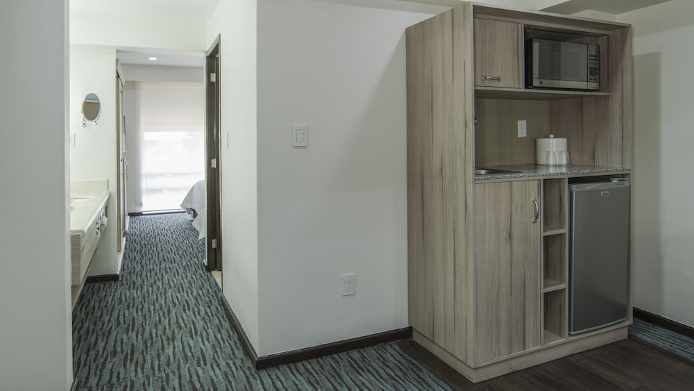 Suite, 1 King Bed (Minifridge) - Photo 2