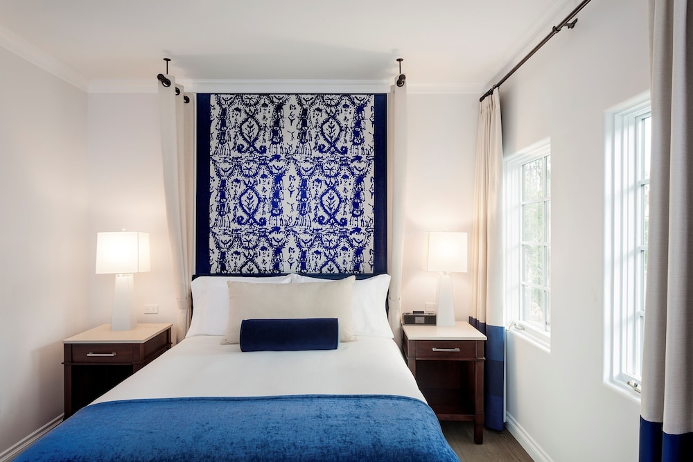 Suite, 1 Queen Bed (Mobility Accessible, Roll-In Shower) photo 1
