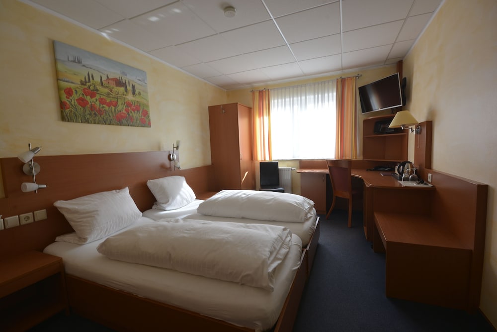 Standard Double Room, 1 Queen Bed, Non Smoking photo 1