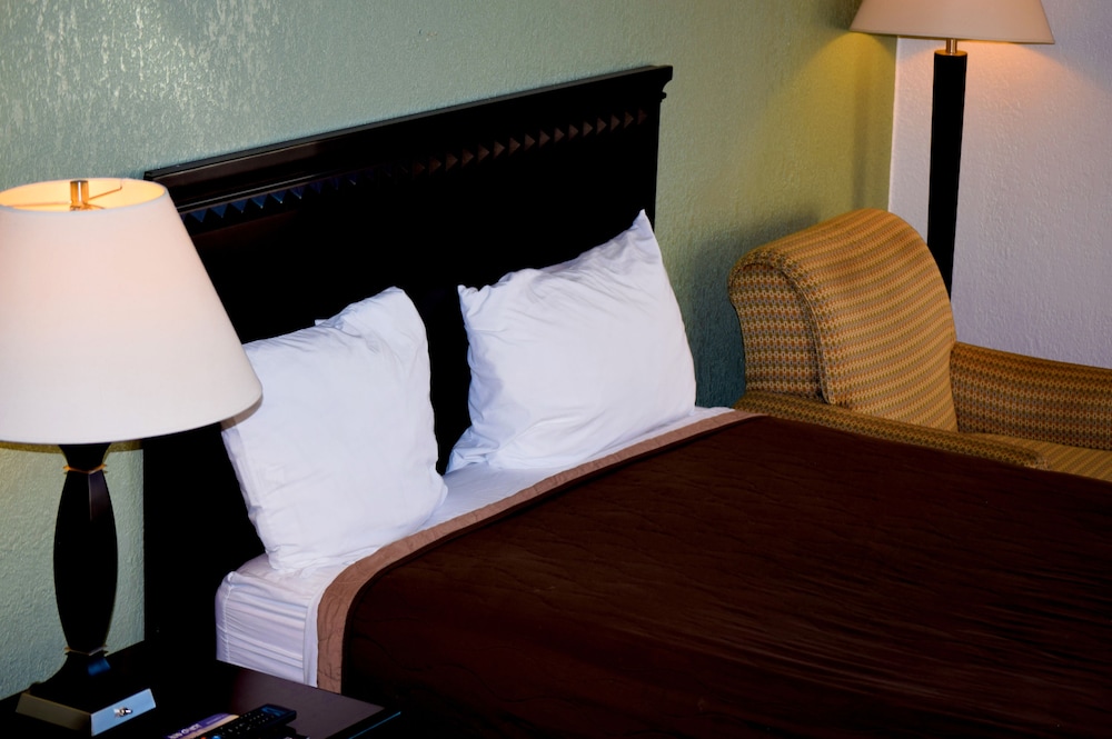 Standard Room, 1 King Bed - Photo 2