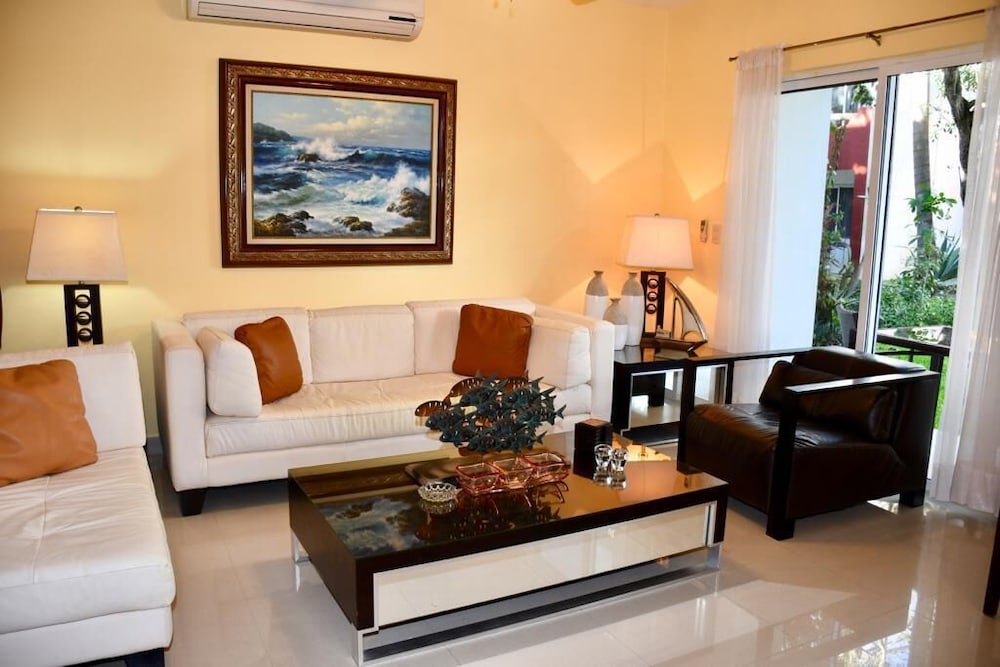 Family Villa, 4 Bedrooms, Kitchen, Poolside