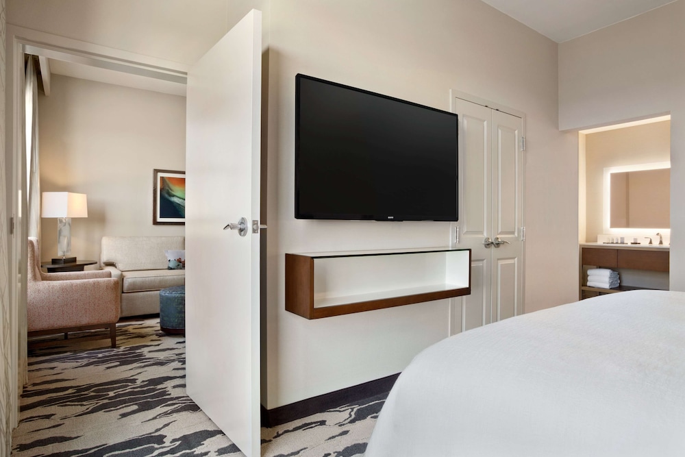 Suite, 1 King Bed, Accessible, Non Smoking