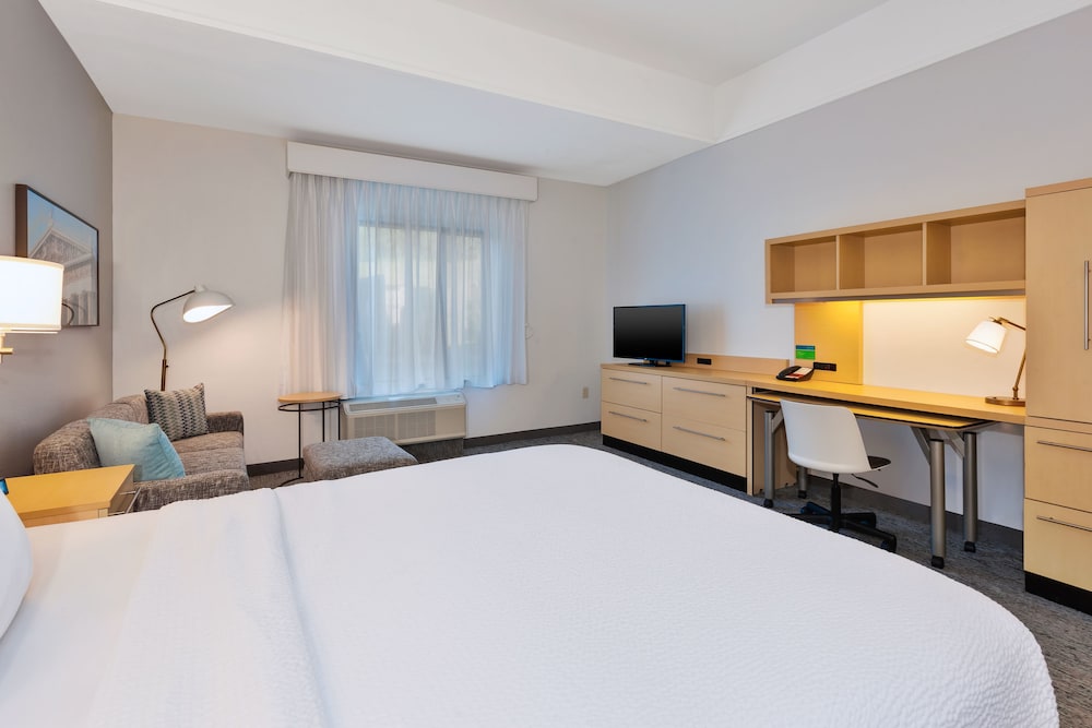 Studio, 1 Queen Bed with Sofa bed (Mobility Accessible, Roll-in Shower) photo 1