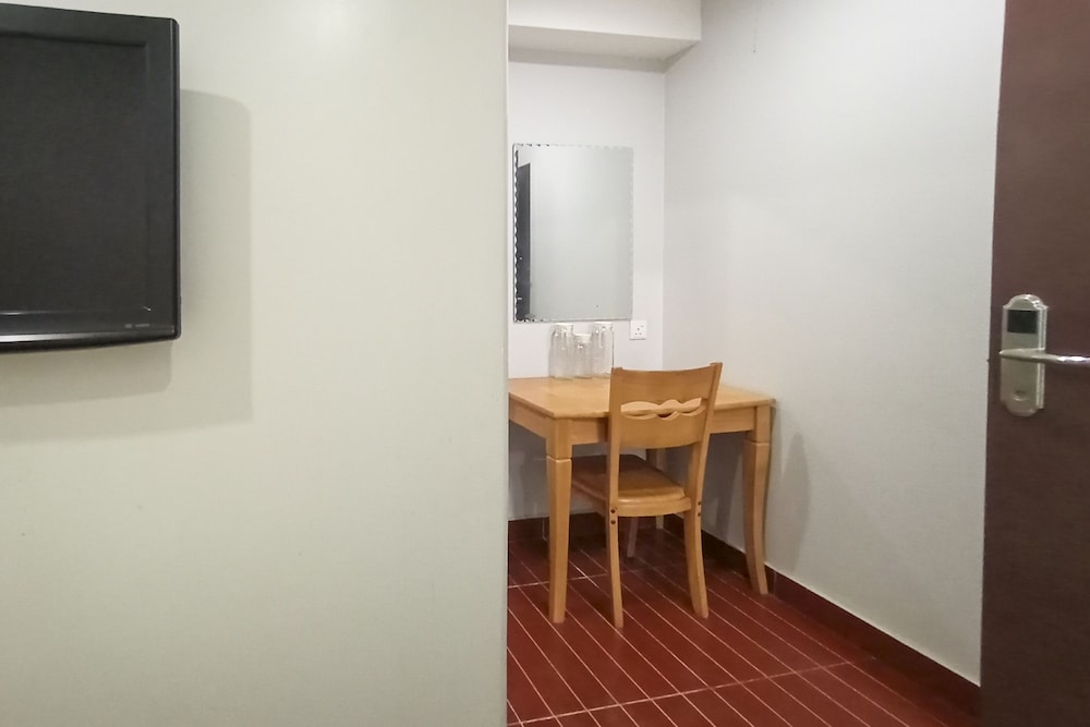 Standard Double Room, No Windows photo 2