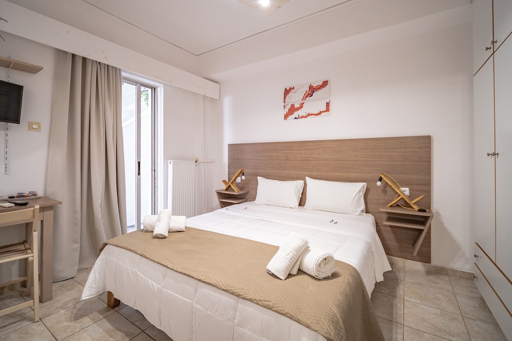 Classic Studio, 1 Queen Bed, Patio (Double 2)