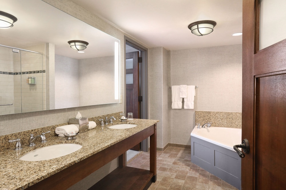 Room, 2 Queen Beds (Lodge and Spa Woodland Side) - Photo 3