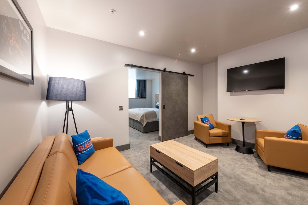 Executive Suite, 1 King Bed, Sofa Bed, Kitchenette - Photo 7