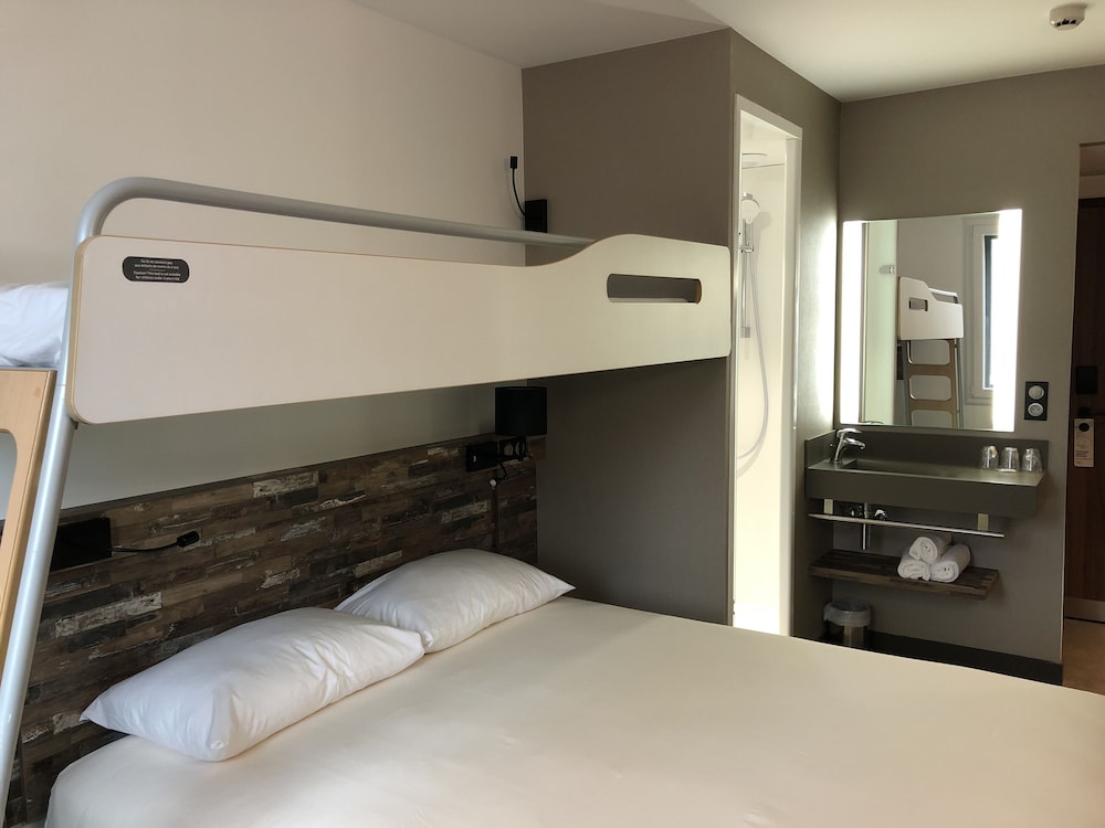 Triple Room, Multiple Beds photo 3