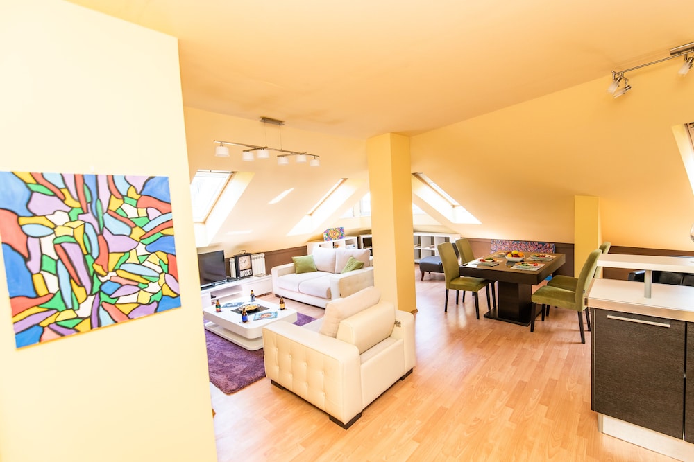 Loft (2 Bedrooms)