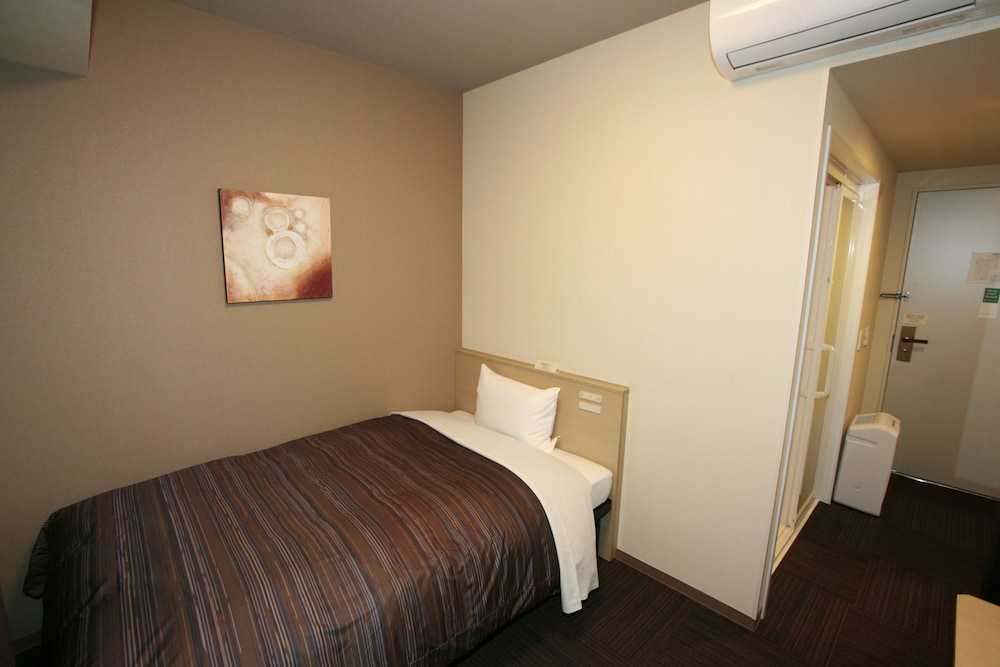 Single Room, Smoking