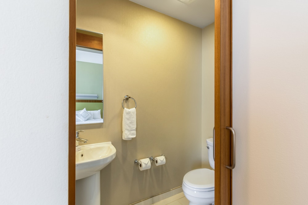 Suite, Multiple Beds - Photo 2