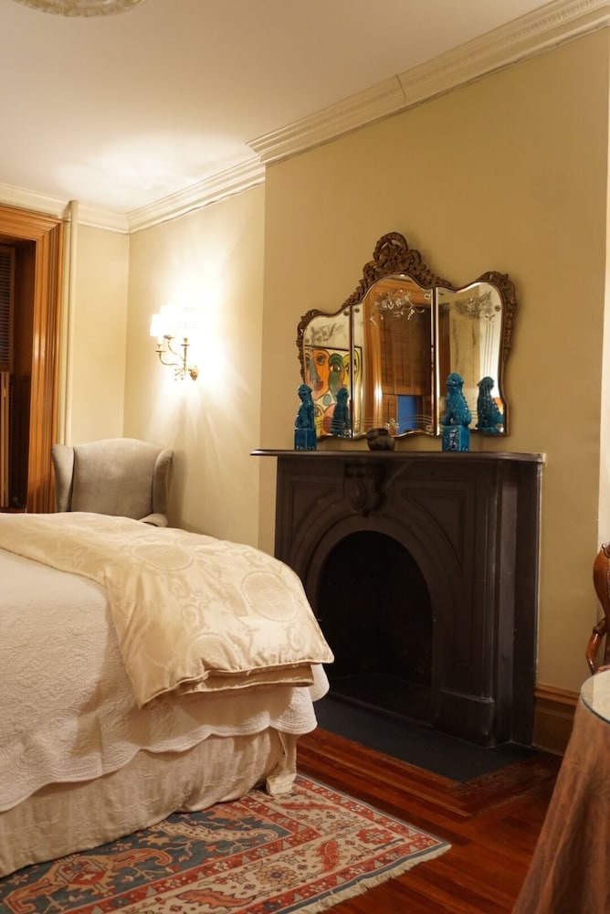 Classic Room, 1 Queen Bed photo 2