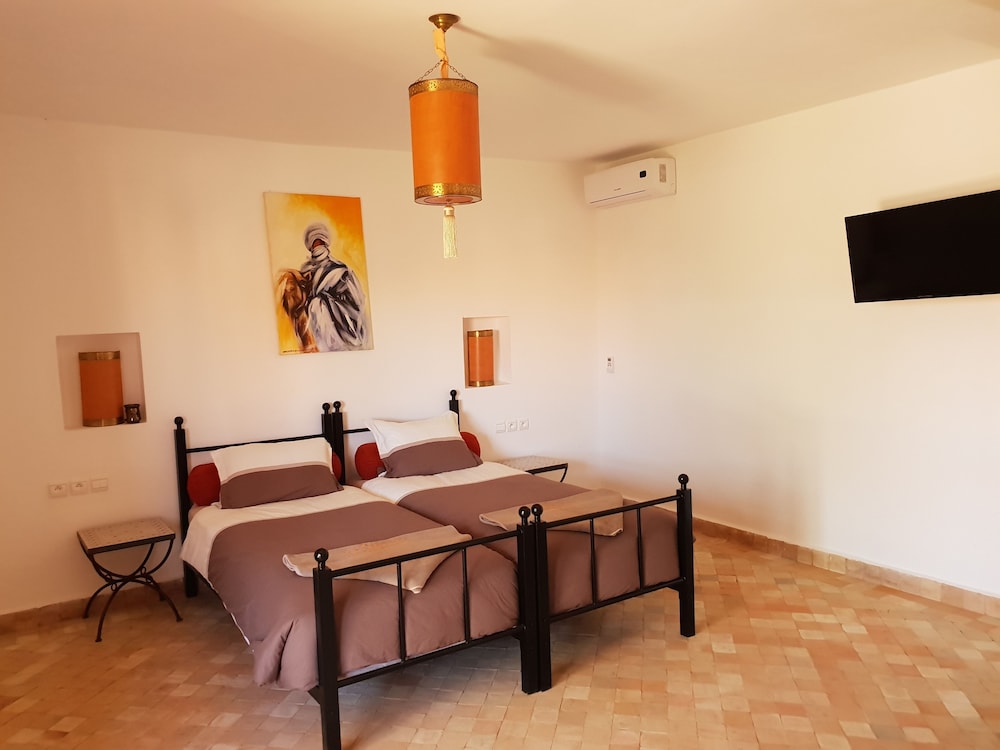 Classic Bungalow, 3 Twin Beds, Accessible, Pool View