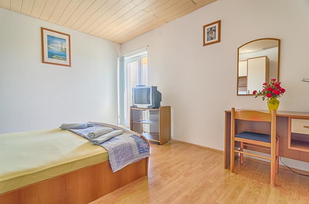 Apartment (A4)