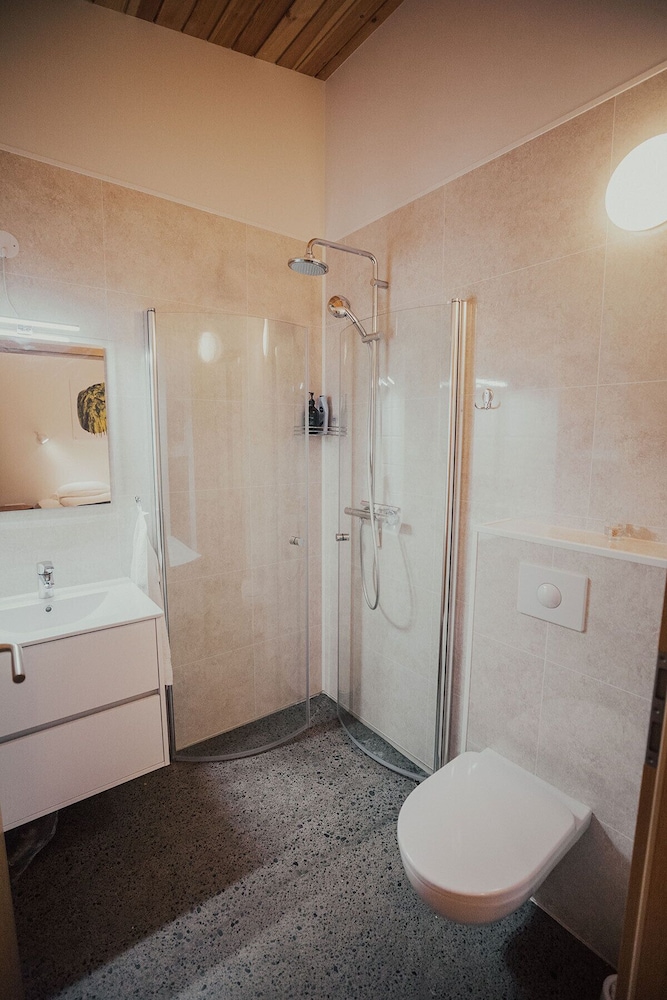 Deluxe Double Room, 1 Queen Bed, Private Bathroom, Mountain View photo 3