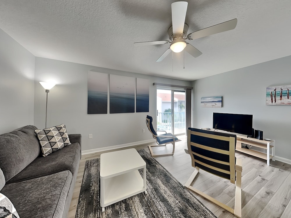 Condo (1 Bedroom) photo 1