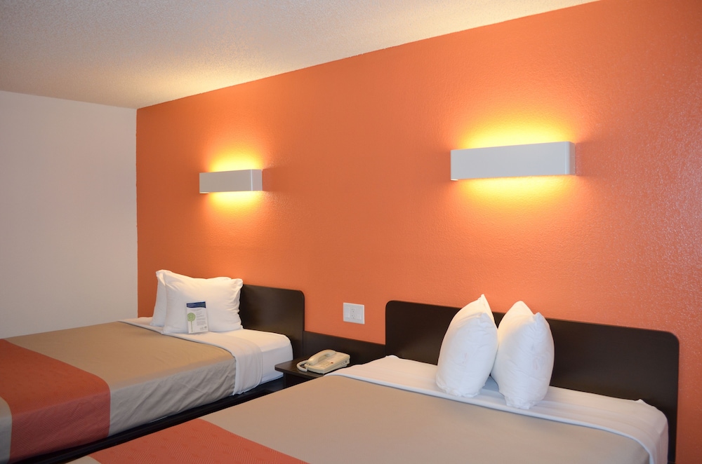 Deluxe Room, 2 Queen Beds, Non Smoking, Refrigerator & Microwave - Photo 3
