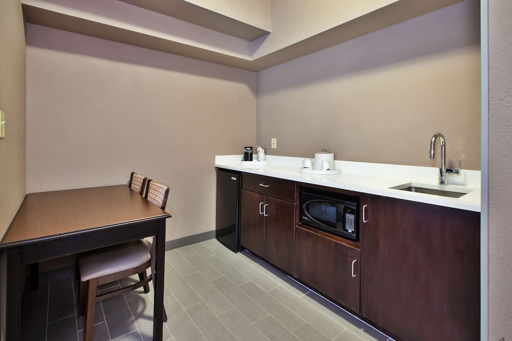 Suite, Accessible, Non Smoking - Photo 6