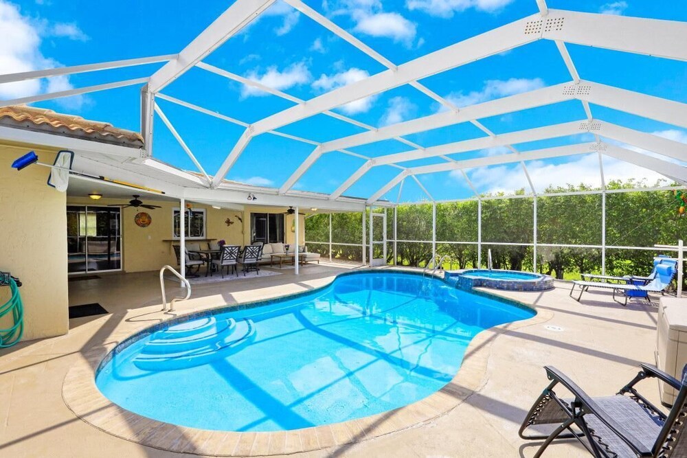 House, Multiple Beds (Centrally located pet-friendly home w)