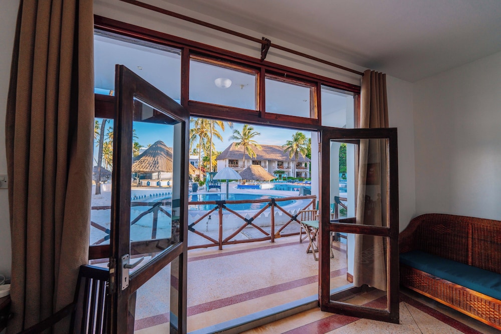 Superior Double Room, 1 Double Bed, Non Smoking, Beach View photo 1