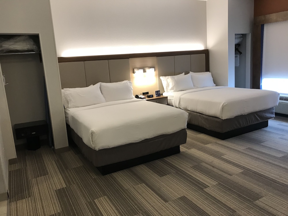 Suite, 2 Queen Beds - Photo 3