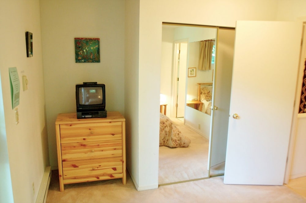 Chalet, 5 Bedrooms, Fireplace photo 3