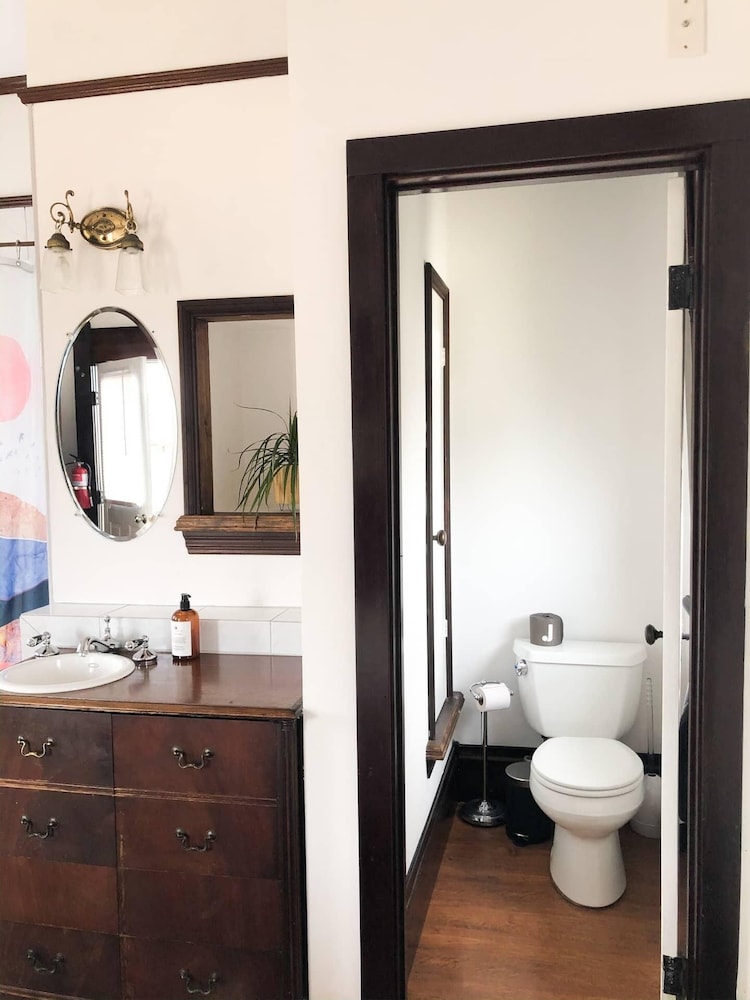 Panoramic Room, 1 King Bed, Jetted Tub, City View (Not Pet Friendly) photo 3