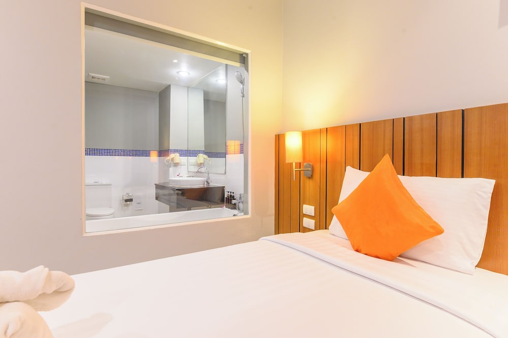 Deluxe Pool Access Room - Photo 11