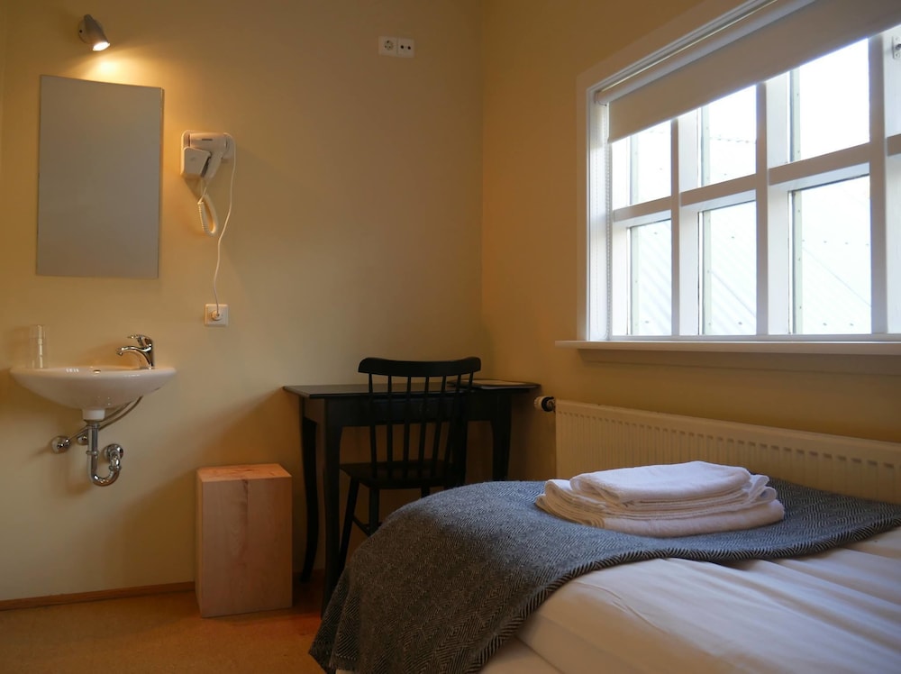 Double or Twin Room, Shared Bathroom photo 2