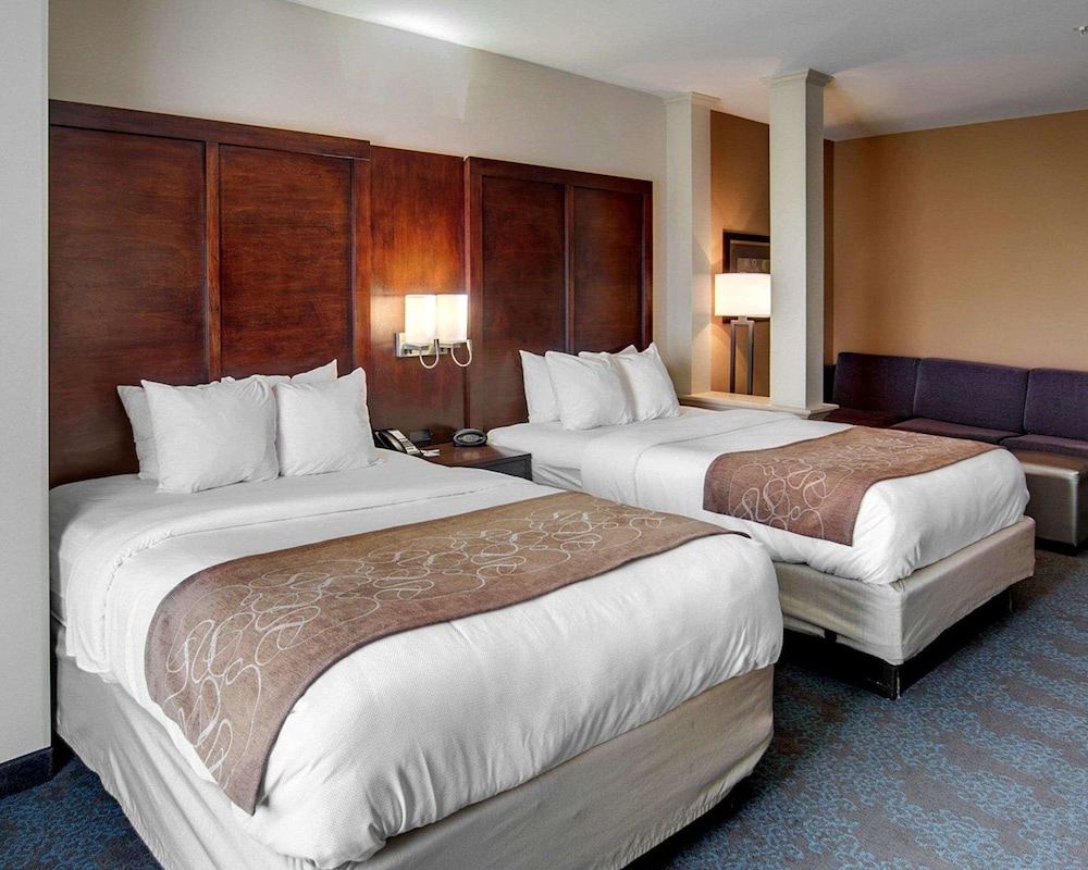 Suite, 2 Queen Beds, Accessible Roll-In Shower, Non Smoking photo 1